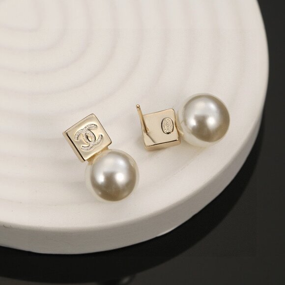 Chanel pearl earrings - Picture 6 of 6